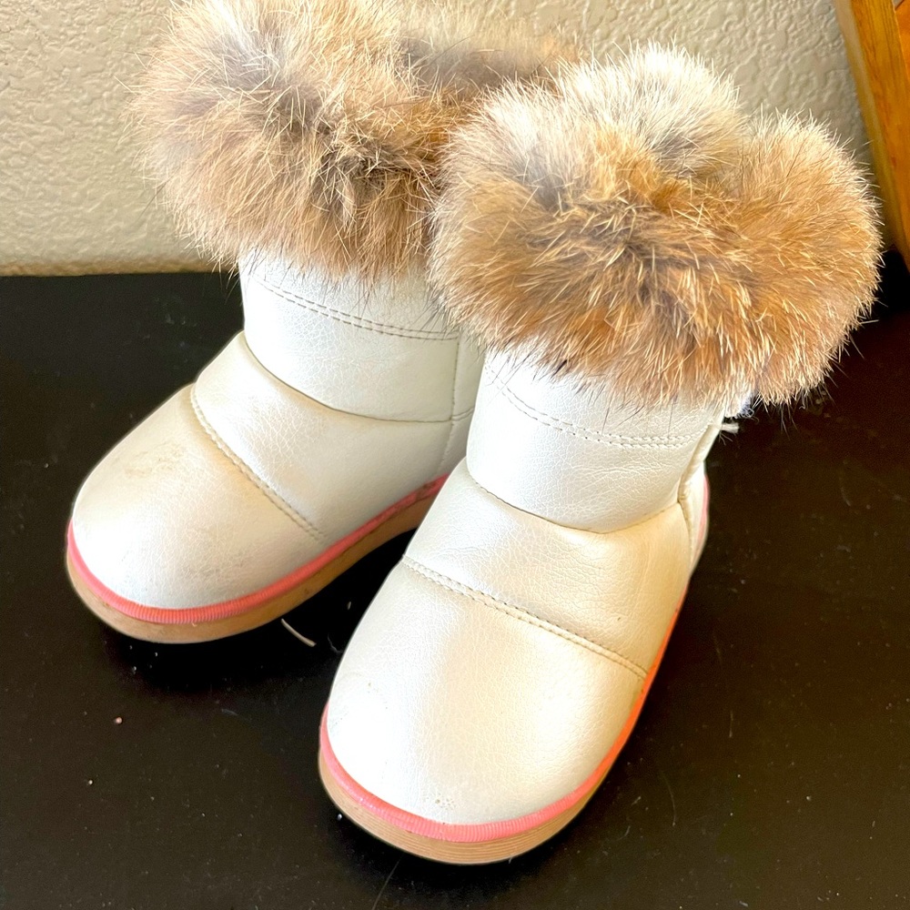 Ivory fur and Sherpa lined snow boots - toddler size 8